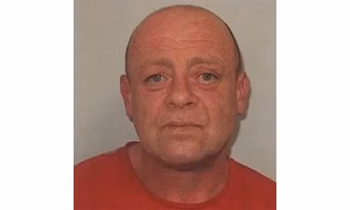 Desmond bị đấm chết tại chỗ.