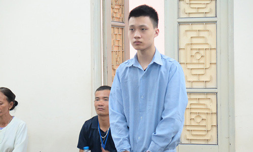 Bị cáo Hùng tại tòa - Ảnh: DIỆP THANH