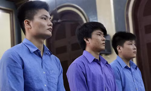 Ba bị cáo tại phiên tòa.