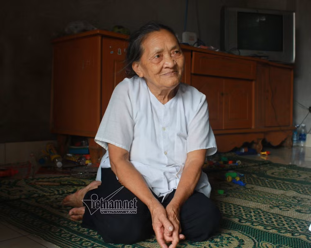 Bà Bùi Thị Hánh kể về đám cưới của bà ngày xưa.