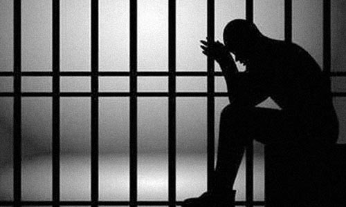 Chong gia chet lua tien bao hiem, vo tuong that om 2 con tu sat