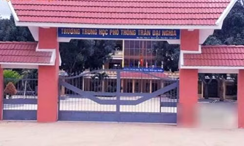 Dak Lak: Hieu truong nhan hoi lo, cho giao vien nghi cham vo de