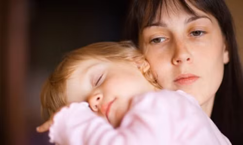 Tôi chưa từng đem được một đồng xu về cho bố mẹ, chưa từng mua được cho bố mẹ một bát phở. (Ảnh minh họa) Tôi chưa từng đem được một đồng xu về cho bố mẹ, chưa từng mua được cho bố mẹ một bát phở. (Ảnh minh họa)