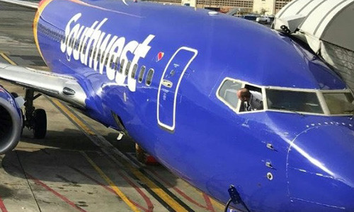 Hanh khach nu to cao bi sam so tren chuyen bay