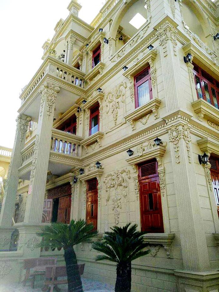 Nói đúng hơn là "tòa lâu dài" dát vàng tọa lạc hiên ngang gần bãi biển Vũng Tàu khiến cư dân mạng không khỏi xôn xao.