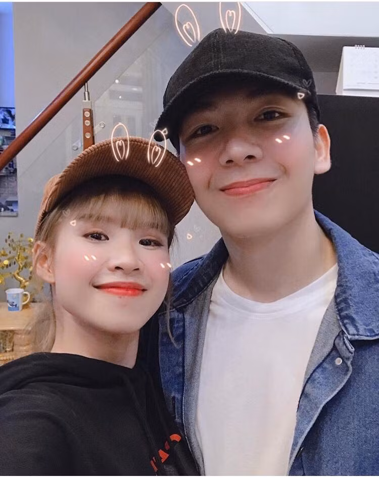 Có thể thấy, vợ chồng Khởi My cực kì ít xuất hiện trong các sự kiện giải trí sau 1 năm kết hôn. Theo đó, cả hai cùng nhau đi du lịch tận hưởng cuộc sống, dành thời gian cho gia đình hai bên và kinh doanh. Những người hâm mộ cặp đôi này hoàn toàn có thể an tâm rằng họ vẫn rất hạnh phúc bên nhau dù không xuất hiện trước công chúng nhiều như trước.