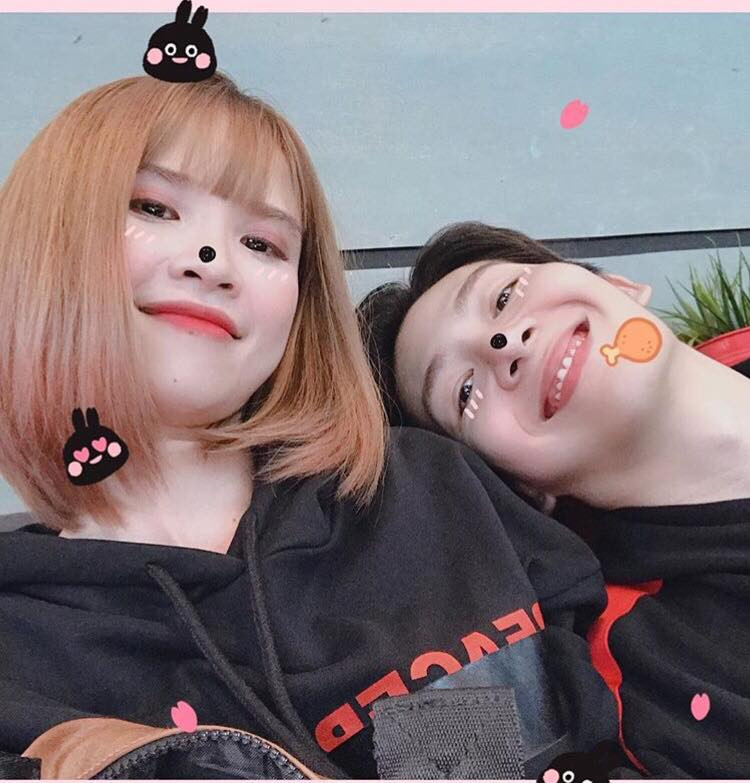 Khởi My và Kelvin Khánh vẫn quấn quýt bên nhau không rời sau 1 năm kết hôn.