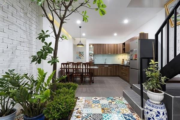 Góc vườn nhỏ cho bầu không khí của khu sinh hoạt chung trong lành, thanh sạch.