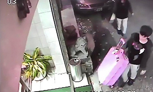 Chan đã nhét thi thể bạn gái vào vali rồi đưa đi vứt.