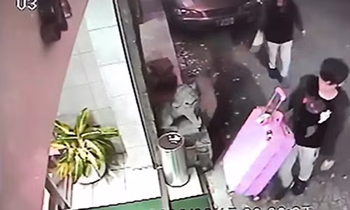 Chan đã nhét thi thể bạn gái vào vali rồi đưa đi vứt.