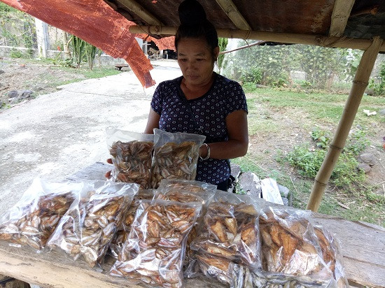 Cá chỉ vàng khô là thực phẩm ưu thích của nhiều thực khách sử dụng làm món nhậu.