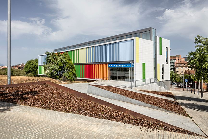 Công trình nhìn từ xa trông như một tác phẩm nghệ thuật.