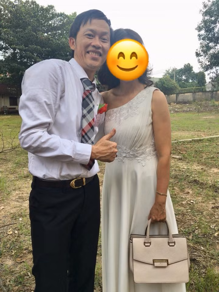 Hoai Linh dien ao thun dep lao ve tham truong xua sau 30 nam-Hinh-2