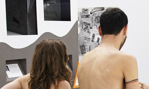 Theo những người tham gia, việc trải nghiệm nghệ thuật khi "trần như nhộng" sẽ cho trải nghiệm khác hẳn bình thường. Ảnh: Getty.