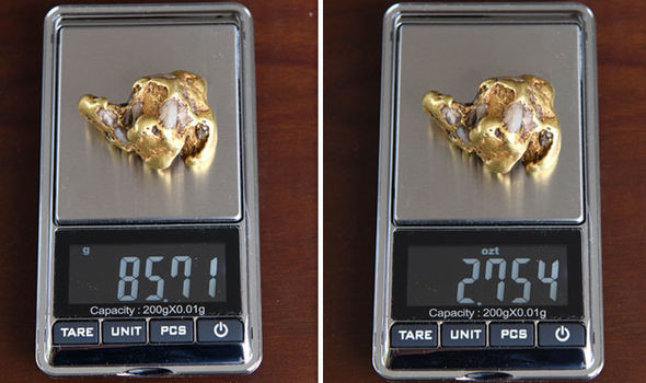 Cục vàng nặng 85,71g, ước tính có giá 50.000 bảng (khoảng 1,5 tỷ đồng).