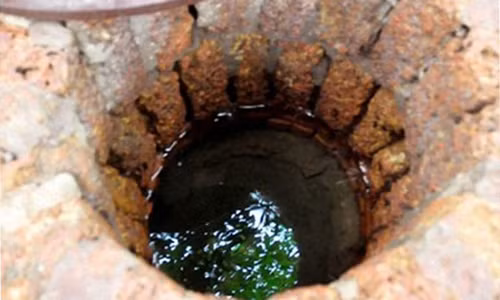 Nước bên trong “giếng sữa” lúc nào cũng trong vắt.