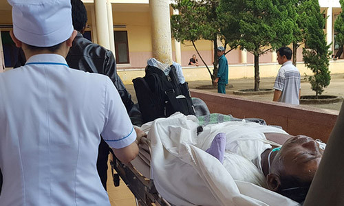 Anh H. bị phỏng nặng trong tình trạng nguy kịch phải chuyển xuống Bệnh viện Chợ Rẫy TP HCM điều trị.