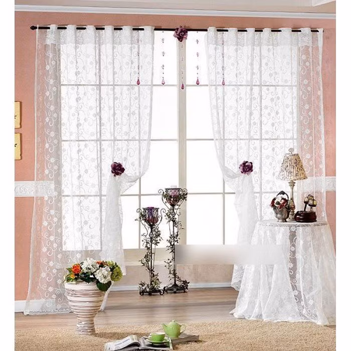 Thiên đường lãng mạn với rèm cửa Rèm cửa là sự lựa chọn đơn giản và phổ biến nhất trong việc trang trí, làm đẹp cho cửa sổ. Để tạo điểm nhấn ấn tượng, bạn nên chọn rèm cửa có sự nổi bật về chất liệu, màu sắc, họa tiết. Yên tâm là có rất nhiều kiểu dáng, chất liệu rèm cửa phù hợp với từng không gian và sở thích khác nhau.