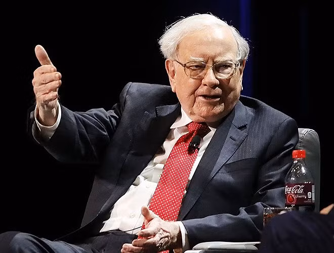 Ông đã mạnh tay chi hàng chục triệu USD để mua lại một trong những công ty lớn nhất của chính mình - Berkshire Hathaway chỉ với mục đích duy nhất là... sa thải CEO lúc bấy giờ của công ty này.