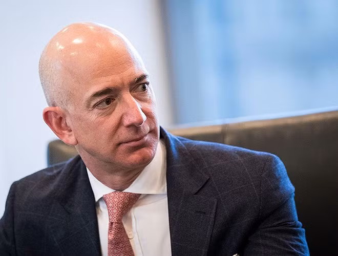 Ngoài việc nổi danh với sự khắt khe dành cho nhân viên, CEO của Amazon, trang thương mại điện tử lớn nhất thế giới - Jeff Bezos còn được biết đến bởi thú tiêu tiền lạ đời của mình.