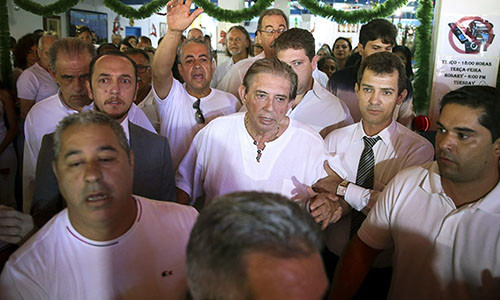 Thay thuoc noi tieng Brazil bi 200 nu benh nhan to xam hai tinh duc