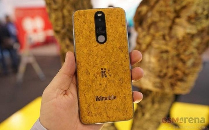 Ngoài việc thân thiện với môi trường, vỏ cây bần còn cung cấp hỗ trợ cấu trúc bên trong điện thoại. Nó có thể hỗ trợ các biến động nhiệt từ -180 độ C đến 120 độ C. Nó còn có khả năng chống rung, khi đốt cháy sẽ không thải khí độc do ikimobile không pha tạp chất vào.