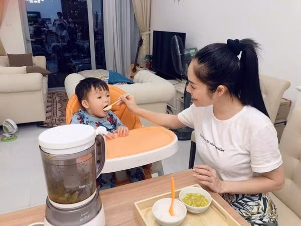 Duong Cam Lynh met moi, xuong sac hau ly hon-Hinh-3