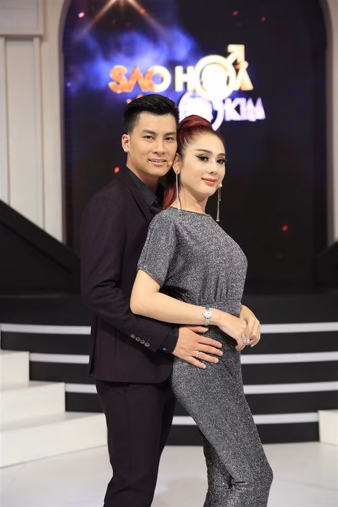 Lam Khanh Chi noi gi khi bi ong xa che ghen tuong mu quang