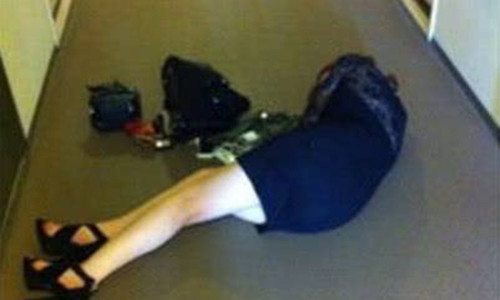 Mỹ Gia đột nhiên bị ngã quỵ trước khi rời công ty.