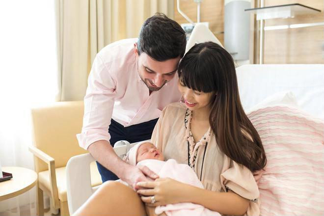 Gia đình hạnh phúc của Hà Anh từ khi con gái chào đời - Ảnh: FBNV