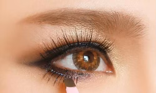 Hạn chế dùng mi giả là cách bảo vệ mi của mình.