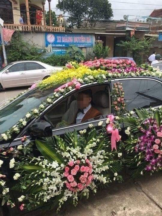 Chu re trang tri xe hoa theo phong cach 