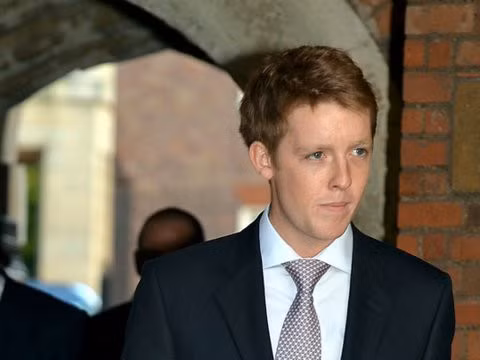 27 tuổi: Hugh Grosvenor Tổng giá trị tài sản: 12 tỷ USD Quốc gia: Anh Nguồn gốc tài sản: thừa kế Vị trí: Giám đốc, Grosvenor Estate