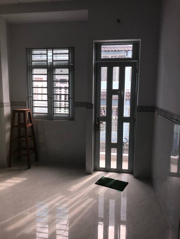 Không gian bên trong căn hộ khá thoáng và sạch sẽ.