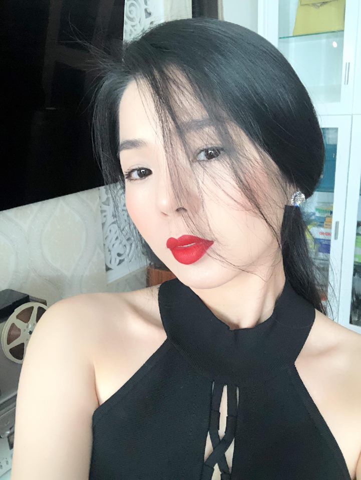 Trước đó, nữ ca sĩ Lệ Quyên từng không ít lần khiến cư dân mạng xôn xao về những hình ảnh gợi cảm dù đã bước sang tuổi 37.