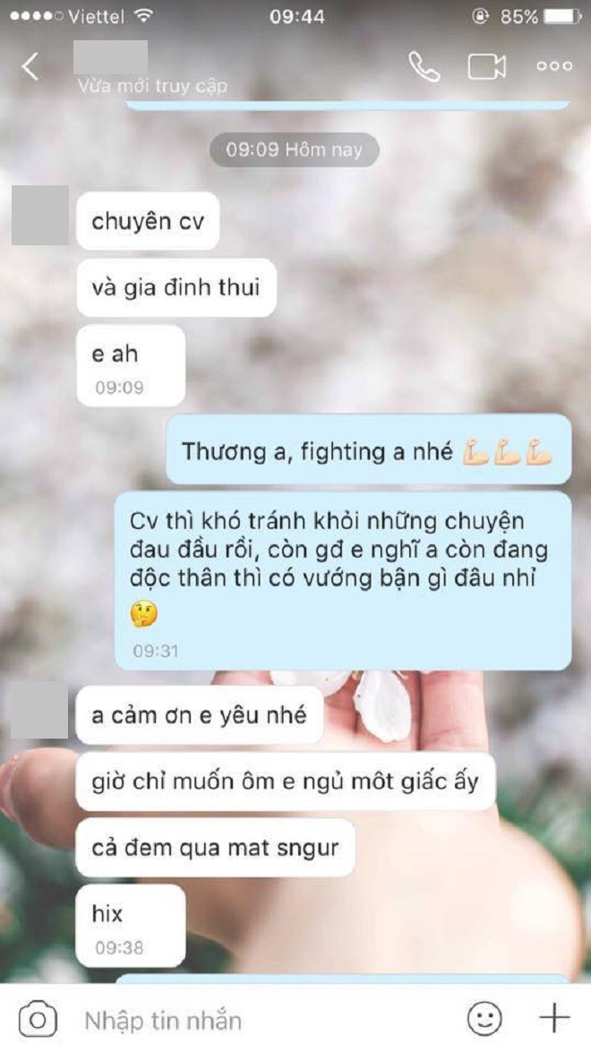 Cô gái còn đăng tải đoạn tin nhắn “thả thính” như một người độc thân của đối tượng. Ảnh chụp màn hình.