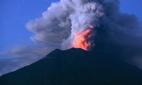 Núi lửa Agung ở Bali phun trào hồi cuối tháng 11.