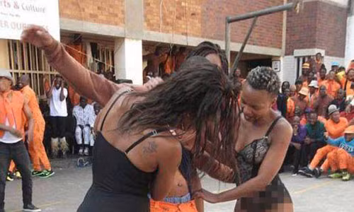 Các tù nhân trong trại giam đều được tham dự để mua vui, xả stress.