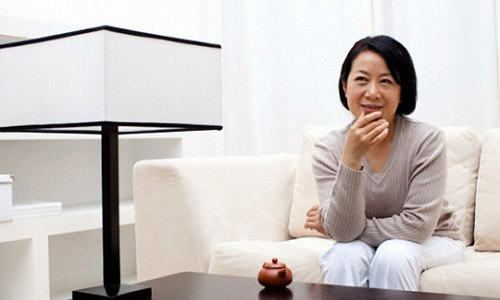 Tôi chán nản khi bị chính mẹ chồng giành giật chồng mình. (Ảnh minh họa)