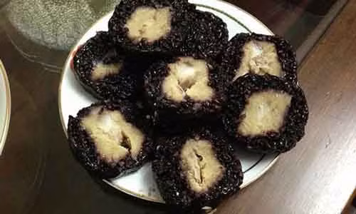 Bánh chưng đen Mường Lò. Ảnh minh họa.
