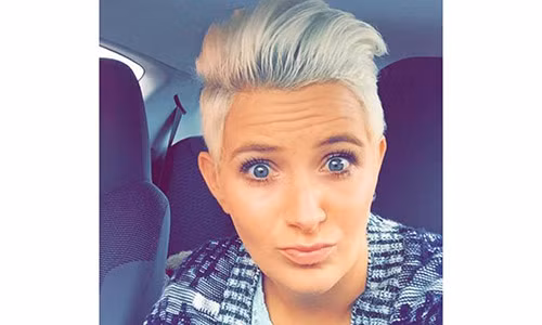 Dieu la tren co nu sinh he lo moi tinh bi mat voi co giao dong tinh