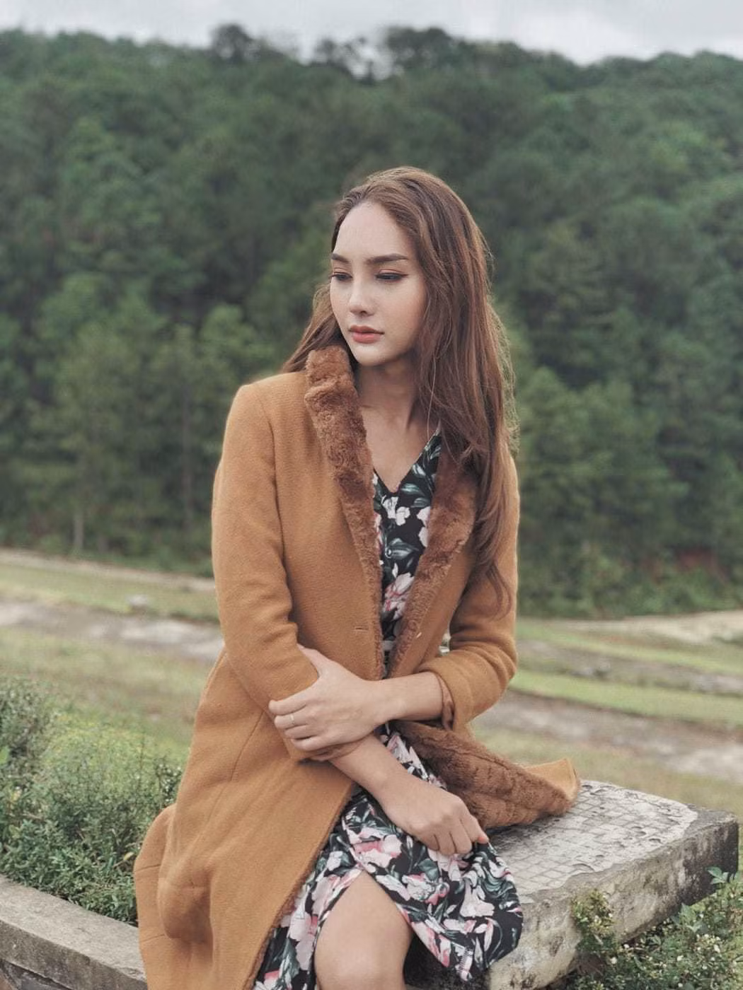 Su that bat ngo phia sau than hinh nong bong cua hot girl Tay Ninh-Hinh-3