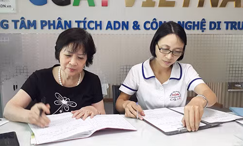 Bi mat khung khiep sau khi xep hang chon bo cho con