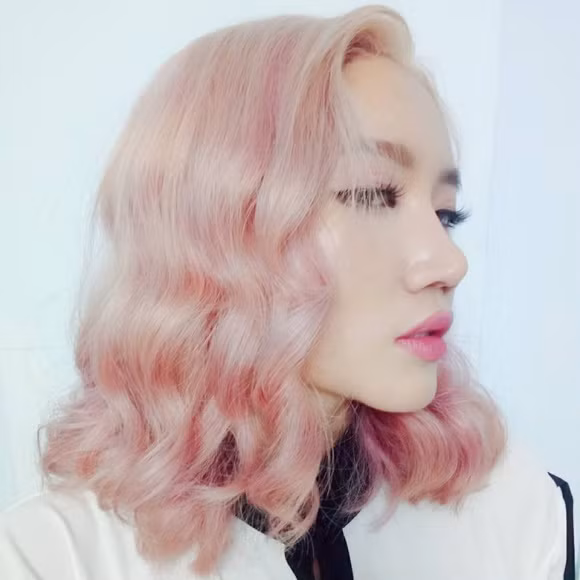 Nữ ca sĩ Orange tên thật là Khương Hoàn Mỹ từng tham gia chương trình "X-Factor - Nhân tố bí ẩn" mùa đầu tiên vào năm 2014. Sở hữu chất giọng cao và trầm ấm cùng với những bài hát hay như 'Với em là mãi mãi', Turn Your Face,... Khương Hoàn Mỹ đã thuyết phục giám khảo cũng như khán giả để đi tiếp vào các vòng trong.