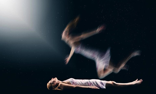 Theo Giáo sư Shaw, “hồn lìa khỏi xác” chỉ là lầm tưởng.