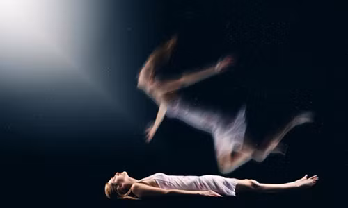 Theo Giáo sư Shaw, “hồn lìa khỏi xác” chỉ là lầm tưởng. Theo Giáo sư Shaw, “hồn lìa khỏi xác” chỉ là lầm tưởng.