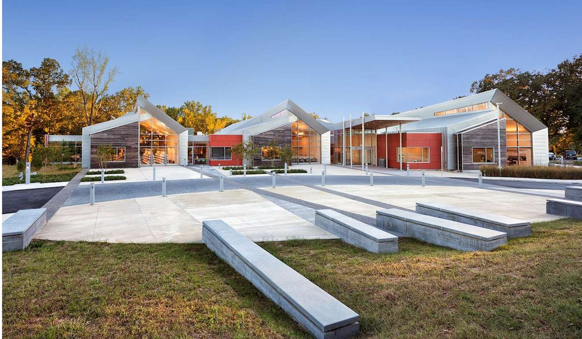 Các nhà kho thuốc lá của Virginia đã được lấy làm cảm hứng cho thiết kế của Thư viện Khu vực Varina, Mỹ. chủ yếu trong việc tạo ra những mái nhà xếp tầng đầy phong cách và ấn tượng.