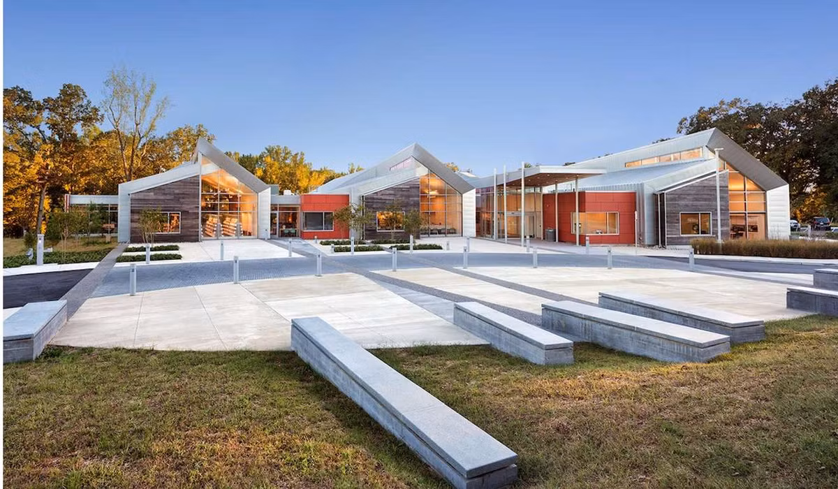 Các nhà kho thuốc lá của Virginia đã được lấy làm cảm hứng cho thiết kế của Thư viện Khu vực Varina, Mỹ. chủ yếu trong việc tạo ra những mái nhà xếp tầng đầy phong cách và ấn tượng.