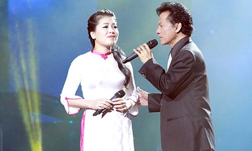 Anh Thơ hát bolero trong liveshow của Chế Linh.