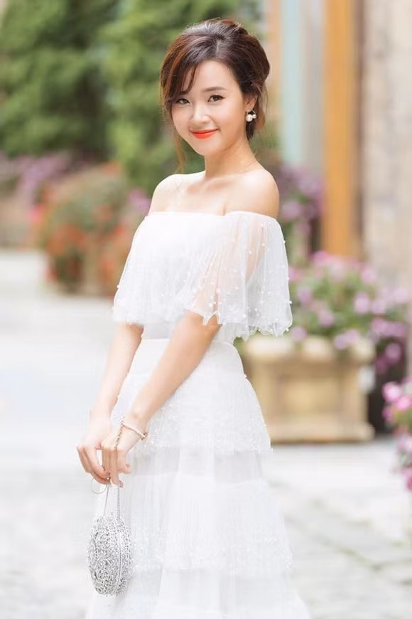 Midu the hien quan diem ve chuyen phu nu duoc chong nuoi-Hinh-2